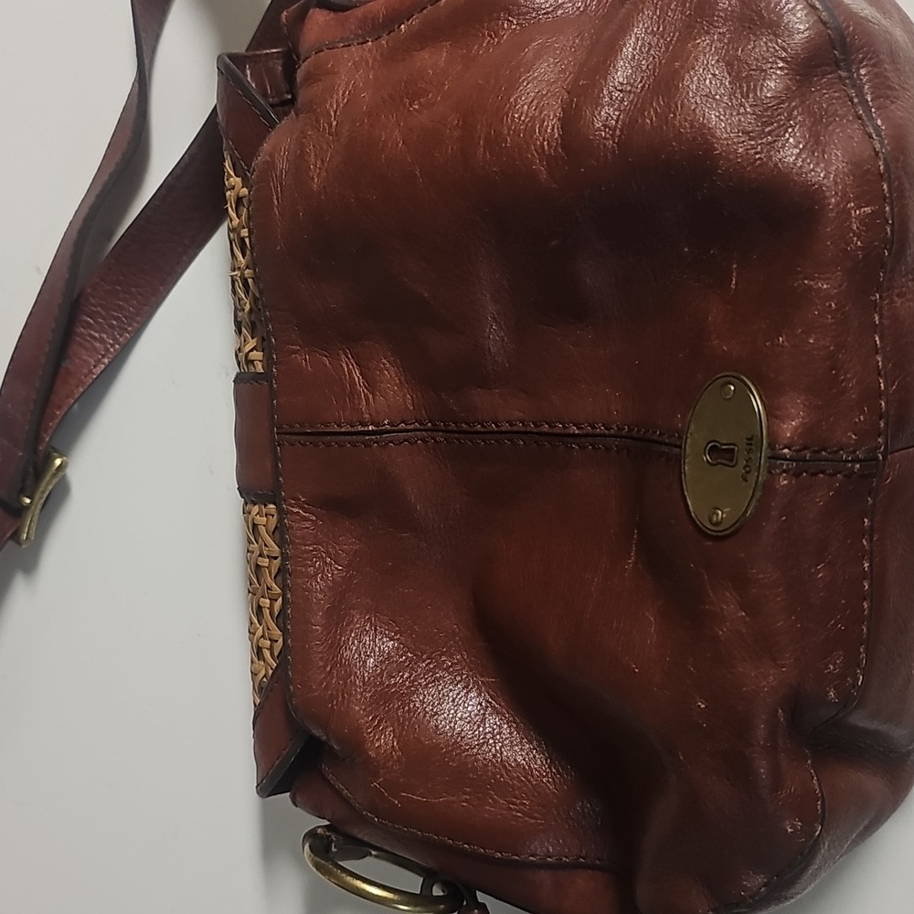 Fossil Vintage Reissue Woven Wicker and Leather Crossbody Saddle Bag. - Picture 3 of 8
